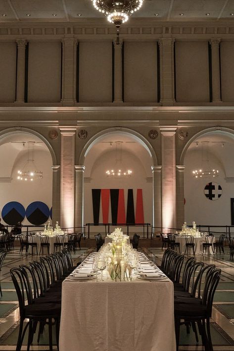 Sophisticated black and white tablescapes in a historic venue—ideal for couples seeking urban chic wedding vibes. Black And White Tablescapes, Long Table Setup, Urban Chic Wedding, Wedding Planning Packages, Long Tables, Corporate Event Planning, Calla Lilies, Event Services, Long Table