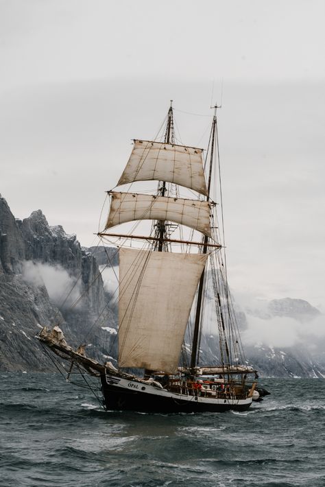 Ship In The Ocean, Nautical Aesthetic, Photojournalism Photography, Navi A Vela, Old Sailing Ships, His Dark Materials, Old Boats, Sailing Vessel, Boat Art