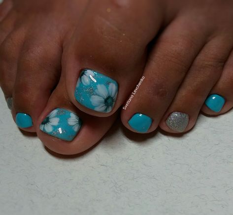 Turquoise Toe Nails Designs, Teal Pedicure, Turquoise Pedicure, Blue Pedicure, Pretty Nails For Summer, Spring Pedicure, Turquoise Nails, Toe Nail Color, Pretty Toe Nails