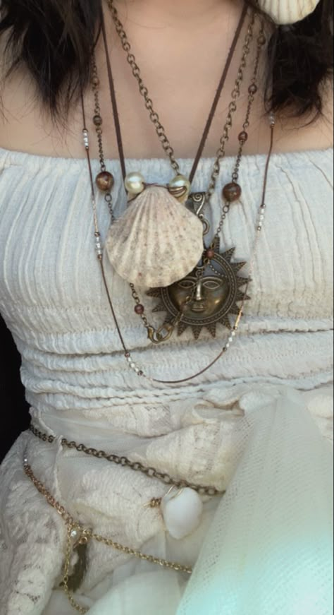 Sea Witch Inspired Outfit, Piratecore Jewelry, Siren Inspired Outfits Casual, Shipwreck Aesthetic Outfit, Ren Fair Mermaid, Pirate Aesthetic Jewelry, Pirate Fairy Aesthetic, Dark Siren Costume Halloween, Mermaid Face Claim