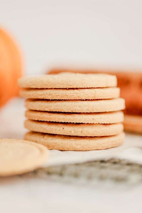 Pumpkin Spice Shortbread, Pumpkin Spice Shortbread Cookies, Spiced Shortbread Cookies, Pumpkin Shortbread Cookies, Spice Shortbread Cookies, Pumpkin Shortbread, Pumpkin Treats, Pumpkin Spice Cookies, Shortbread Cookie Recipe