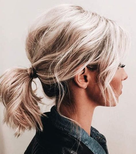 Messy Ponytail With Short Hair Low Pony Hairstyles, Hair In A Ponytail, Tail Hairstyle, Short Hair Ponytail, Pony Hairstyles, Hairstyles Hoco, Messy Ponytail, Hair Hoco, A Ponytail