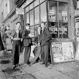 Nigel Henderson, 1950s Britain, London 1950s, London Images, London People, East End London, London History, Teddy Boys, Max Ernst