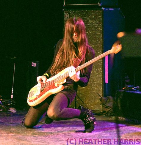 Ron Asheton, Paz Lenchantin, Kim Shattuck, Bass Players, Arte Punk, Perfect Circle, Guitar Girl, Female Pose Reference, The Jam