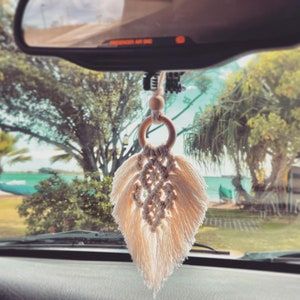 Selling Macrame, Macrame Diffuser, Macrame Car Charm, Diffuser Diy, Boho Car Accessories, Macrame Feathers, Makramee Diy, Mirror Decoration, Macrame Plant Holder