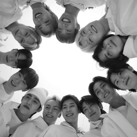 Seventeen Group Photo Black And White, Seventeen Group Photo Aesthetic, Svt Group Photo, Seventeen Wallpaper Laptop Hd, Seventeen Wallpaper Kpop, Vernon Chwe, Jaebum Got7, Seventeen Going Seventeen, Feed Ig