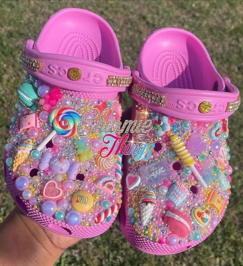 Candy Shoes Diy, Croc Theme Ideas, Custom Bling Crocs, Style Crocs Outfit, Customized Crocs Shoes, Designer Crocs, Cool Crocs, Fuzzy Crocs, Crocs With Charms