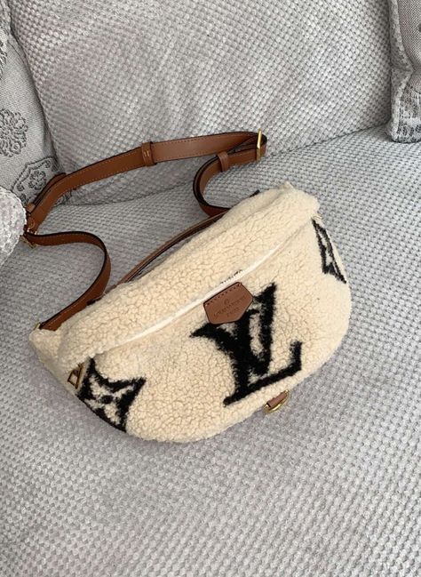 Karen Outfit, Luxury Trendy On-the-go Belt Bag, Louis Vuitton Fanny Pack, Louis Vuitton Mini Bumbag, Louis Vuitton Teddy Fleece Bag, Louis Vuitton Bum Bag Plus Size, Lv Teddy Bumbag, Dhgate Finds, Sherpa Bag