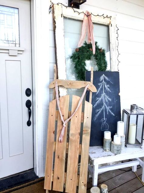 DIY vintage style wooden sleigh by Twelve On Main , featured on Funky Junk Interiors Diy Wooden Sled, Snowmen Diy, Christmas Lawn Decorations, Easy Winter Crafts, Wooden Sled, Wooden Sleigh, Vintage Sled, Wooden Snowmen, Christmas Sled