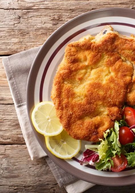 Ricetta Cotoletta alla Milanese - Il Club delle Ricette Veal Cutlet Recipes, Veal Milanese, Milanese Recipe, Best German Food, Risotto Alla Milanese, Chicken Milanese, Arugula Salad Recipes, Veal Cutlet, Cutlets Recipes