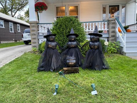 Tulle Witches Decoration, Halloween Witches Decorations Outdoor, Diy Witch Decorations Outdoor, Diy Witch Decorations, Outdoor Witch Decor, Halloween Buffet Ideas, Classroom Holiday Decor, Diy Witches, Outdoor Witch