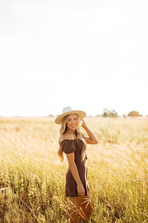 Fall Field Senior Pictures, Brown Dress Senior Pictures, Senior Picture Wheat Field, Pasture Picture Ideas, Senior Photos Open Field, Cornfield Senior Pictures, Wheat Senior Pictures, Pasture Senior Pictures, Pasture Photoshoot Ideas