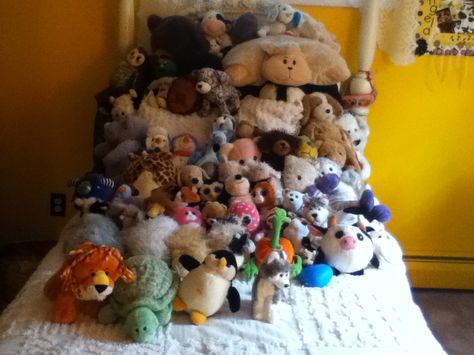 Hi! Showing you a bunch of stuffed animals on my bed! Enjoy!!! Stuffed Animal Collection Aesthetic, Bed Full Of Stuffed Animals, Lots Of Stuffed Animals On Bed, Bed Stuffed Animals, Stuffed Animals On Bed, Stuffed Animals On Bed Aesthetic, Lots Of Stuffed Animals, Pile Of Stuffed Animals, Stuffed Animal Bed