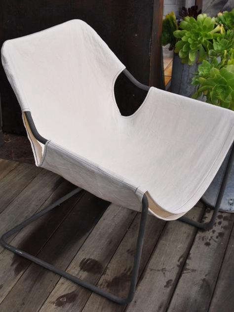 DIY: Paulistano Armchair with White Canvas Cover - Remodelista Pretty Chairs, Summer Diy Projects, Diy Hanging Shelves, Diy Chalk Paint, Rental Decorating, Furniture Redo, Diy House Projects, Drop Cloth, Modern Seating