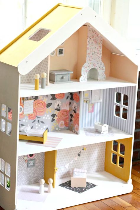 Doll House Makeover, Dollhouse Makeover, Cardboard Dollhouse, Dollhouse Tutorials, Diy Doll House, Dollhouse Diy, Doll House Plans, Dollhouse Projects, Pretty Life