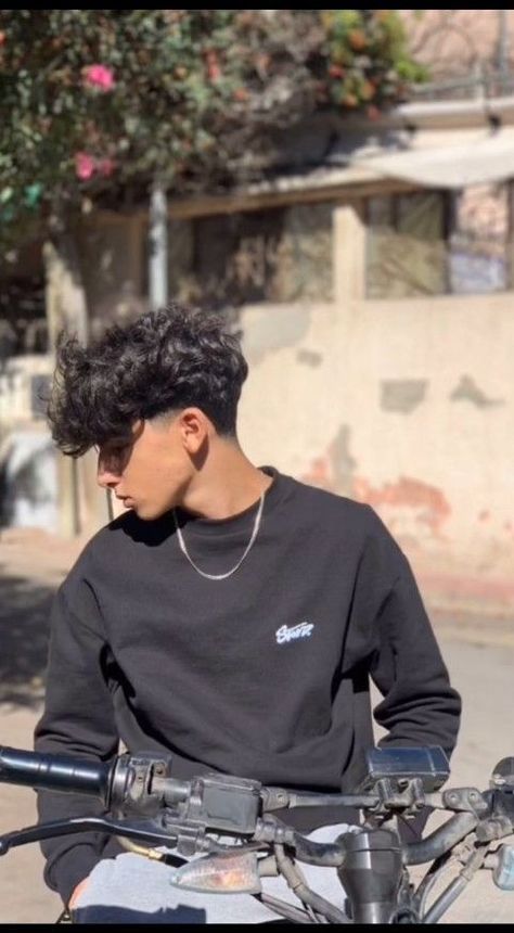 Hair Taper Fade, Low Fade Long Hair, Low Fade Haircut Men's, Fade Curly Hair, Taper Fade Long Hair, Curly Hair Taper, Curly Hair Men Haircut, Taper Fade Short Hair, Fade Haircut Curly Hair