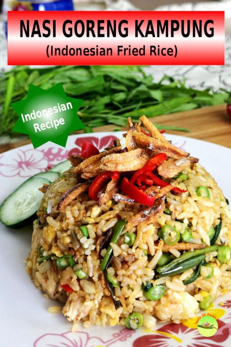 The perfect nasi goreng kampung with chili paste, kangkung, and anchovies. Easy and delicious Indonesian fried rice recipe. Malay Breakfast, Indonesian Fried Rice Recipe, Nasi Goreng Recipe, Indonesian Fried Rice, Traditional Meals, Indonesian Recipes, Asian Meals, Asian Rice, Delicious Rice