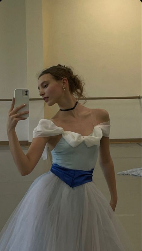 Ballerina Instagram, Bolshoi Ballet Academy, Russian Ballet Academy, Leotard Costume, Ballet Academy, Bolshoi Ballet, Ballet Inspiration, Russian Ballet, Ballet Photography