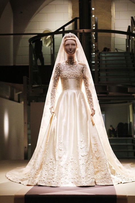 https://flic.kr/p/dAPerB | Valentino exhibition Princess Marie-Chantal wedding dress Nicky Hilton Wedding, Catholic Wedding Dresses, Valentino Wedding Dress, Royal Wedding Gowns, Gold Lace Dresses, The Princess Bride, Marie Chantal, Royal Wedding Dress, Dream Party