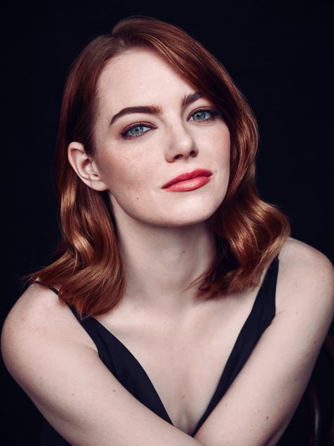 Emma Stone Pose Portrait, Headshot Poses, Headshots Women, Looks Pinterest, Actor Headshots, Septième Art, Gwen Stacy, Sandra Bullock, People Magazine