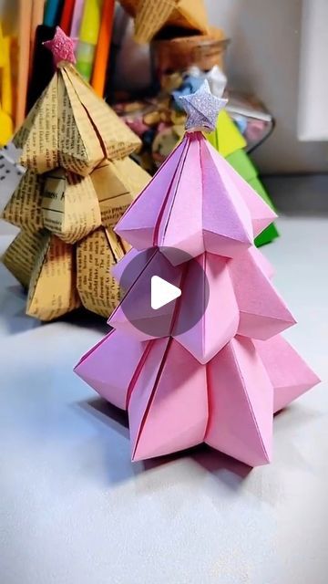 Diy Paper Christmas Tree, Christmas Table Decorations Diy, Small Christmas Tree, Paper Christmas Ornaments, Christmas Table Centerpieces, Christmas Decorations For Kids, Christmas Origami, Festive Crafts, Paper Christmas Tree