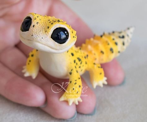 Gecko Clay Sculpture, Mini Animal Clay Sculpture, Easy Clay Sculptures, Cute Gecko, Tiny Creatures, Sculpture Art Clay, Cute Reptiles, Clay Diy Projects, Polymer Clay Animals