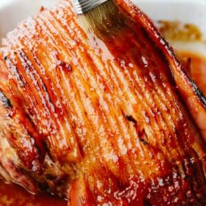 Apricot Glazed Ham - The Recipe Critic Apricot Ham Glaze, Apricot Glazed Ham, Perfect Ham, Easy Ham Glaze, Apricot Glaze, Apricot Jam Recipes, Welcome To My Kitchen, Ham Glaze Recipe, Honey Glazed Ham