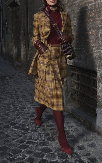 Mode Style Anglais, Heritage Fashion, Fashion Mistakes, Plaid Fashion, Looks Style, Looks Vintage, Winter Looks, Look Fashion, Jacket Outfits