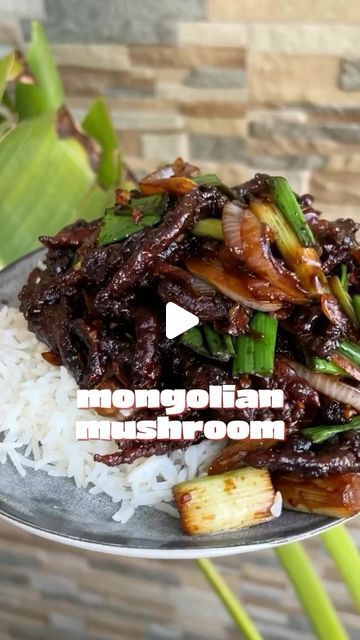 Vegan Recipes on Instagram: "🌱recipe below 👇 follow for more!

By: @prunchme mongolian mushroom x

ingredients

450g oyster mushrooms
1 white onion slices
2 spring onions (scallions)
3 cloves garlic
1 tbsp ginger paste

-marinade
2 tbsp soy sauce
1/2 tbsp white pepper
1 tsp msg
1/2 tbsp sesame oil
5 tbsp corn flour (corn starch)

-sauce
3 tbsp low sodium soy sauce (or tamari)
1/4 cup water
3 tbsp brown sugar (or sweetener of your choice)

oil for frying
rice for serving

#veganfoodshare #veganrecipes #veganfood #vegan #veganeats #vegandinner #mushroom #mushroomrecipes #mongolianbeef" Mushroom Soy Sauce Recipe, Mongolian Mushrooms, Oyster Mushroom Recipe, Recipes With Soy Sauce, Ginger Paste, Oyster Mushroom, Mongolian Beef, Oyster Mushrooms, Corn Flour