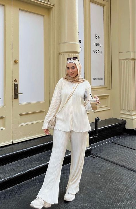 Actual modest Hijabi fits for the spring and summer coz im tired of seeing some of the girlies wear tight ahh clothes to call it modest💀 Muslim Summer Outfits, Hijabi Summer Outfits, Hijabi Fashion Summer, Hijab Outfit Summer, Modest Spring Outfits, Modest Outfits Muslim, Outfit Modest, Hijab Fashion Summer, Hijabi Fits