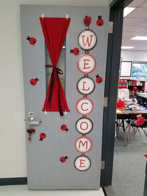 Ladybug Room, Kindergarten Classroom Themes, Red Classroom, Mickey Mouse Classroom, Ladybug Decorations, School Door Decorations, Disney Classroom, Ladybug Theme, Preschool Classroom Decor