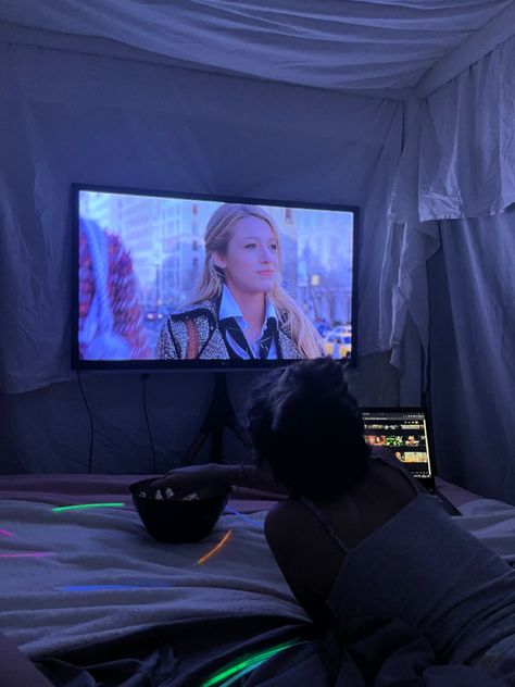 #fort #gossipgirl #aesthetic Blanket Fort Aesthetic, Fort Date, Fort Aesthetic, Sleepover Room, Alphabet Dating, Pj Party, Pillow Party, Blanket Fort, Build A Fort