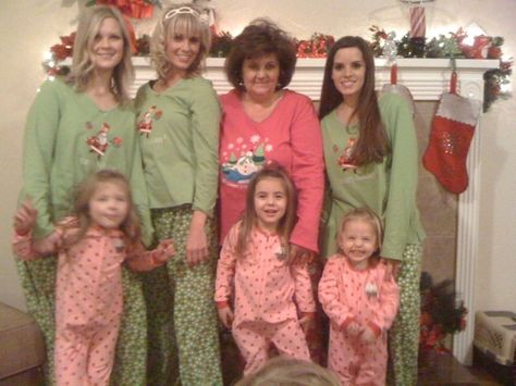 The wonderful ladies of the SHAYTARDS! Shaytards, The Kids, Youtubers, Jay, Twins, Fur Coat, Funny, Christmas, Pins