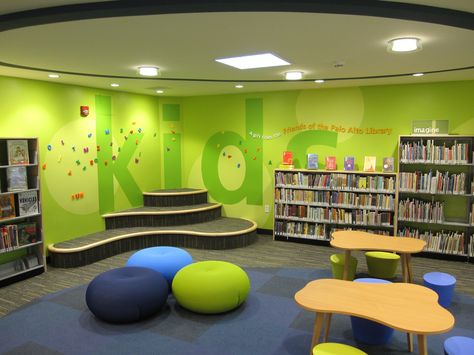 A colorful hangout place. Classroom Library Seating, Library Seating Area, Downtown Library, Library Seating, School Library Design, Store Architecture, Children's Library, Childrens Library, Elementary Library