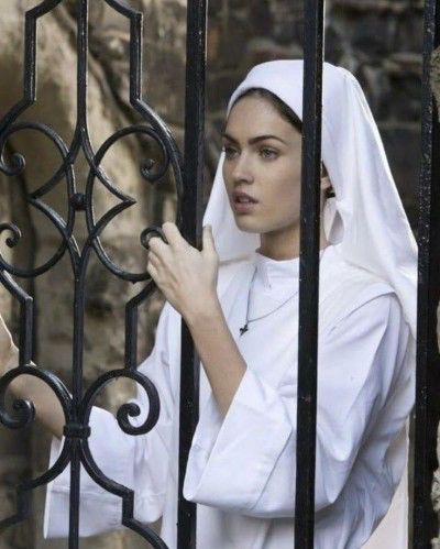 Nun Outfit, Girl Thinking, Dark Paradise, Southern Gothic, God Loves Me, God First, Megan Fox, Mother Mary, Virgin Mary