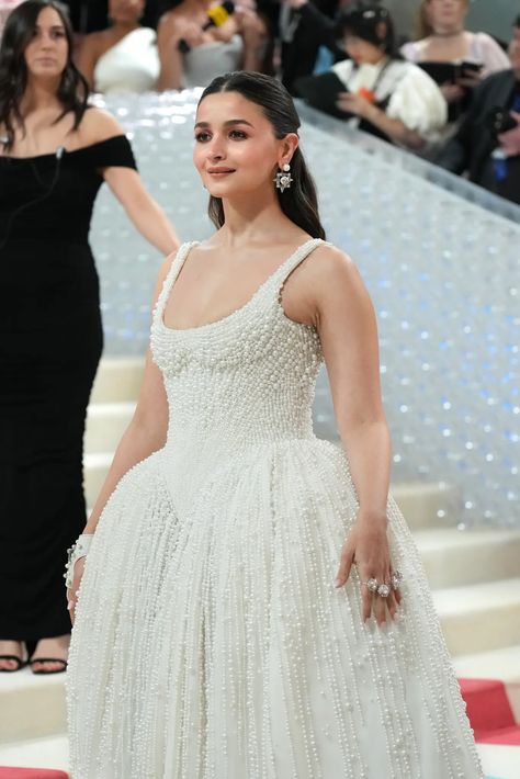 Alia Bhatt Met Gala, Met Gala Dresses, Tops For Summer, Celebrity Casual Outfits, Latest Model Blouse Designs, Lace Gown Styles, Fashion Enthusiast, Romantic Evening, Dress Indian Style