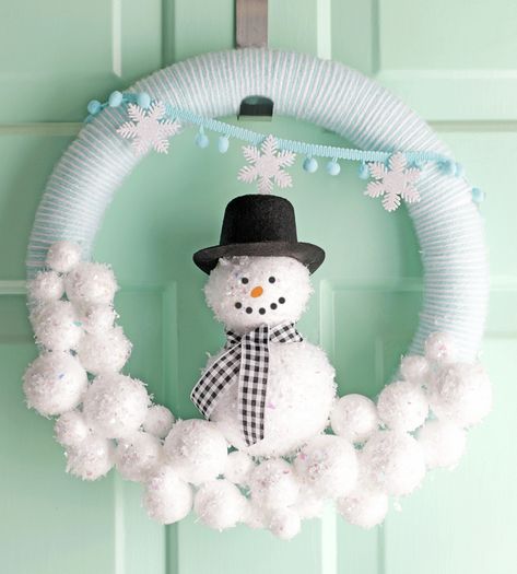 snowman wreath Wreaths Design, Winter Wreath Diy, Winter Door Decorations, Diy Snowman, Christmas Wreaths To Make, Snowman Wreath, Xmas Wreaths, Snowman Crafts, The Snowman