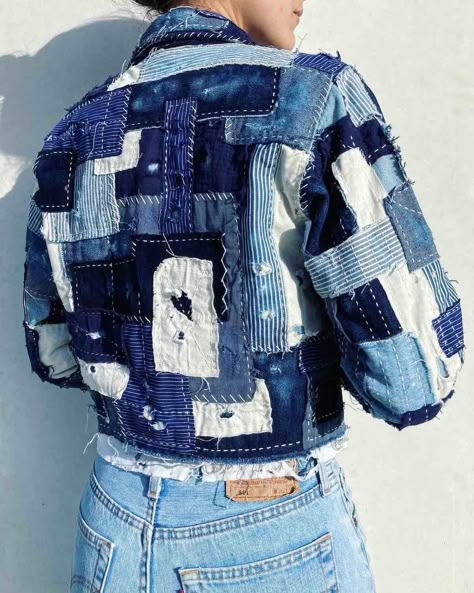 Sashiko Jacket, Upcycled Denim Jacket, Jeans Patchwork, Denim Crafts Diy, Sashiko Boro, Boro Sashiko, Denim Art, Denim Projects, Denim Ideas