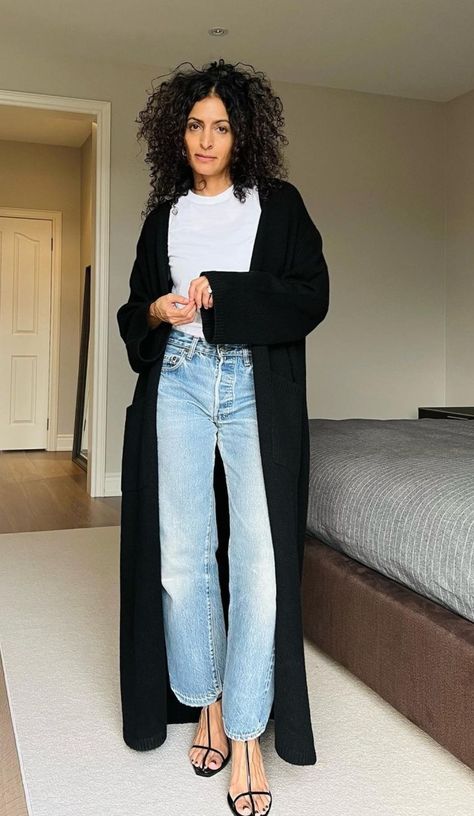 Long Cardigan Jeans Outfit, Long Cardigan And Jeans Outfit, Jeans And Long Cardigan Outfit, Black Maxi Cardigan Outfit, Neelam Ahooja Style, Black Long Cardigan Outfit, Long Black Cardigan Outfit, Neelam Ahooja, Black Cardigan Outfit