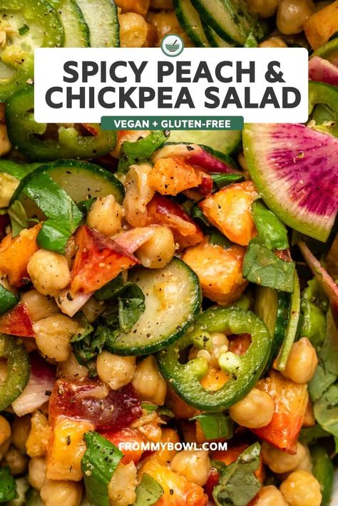 Chickpea Salad Vegan, Crunchy Veggies, Salad Vegan, Peach Salad, Vegan Salad Recipes, Chickpea Recipes, Party Dishes, Summer Eating, Raw Food Diet