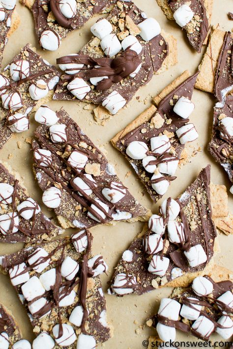 S'mores Bark - Stuck On Sweet Melt Chocolate In Microwave, Christmas Bark Recipes, Easy Smores, Easy Apple Crisp Recipe, Smore Recipes, Apple Crisp Recipes, Bark Recipe, Xmas Food, Fair Food Recipes