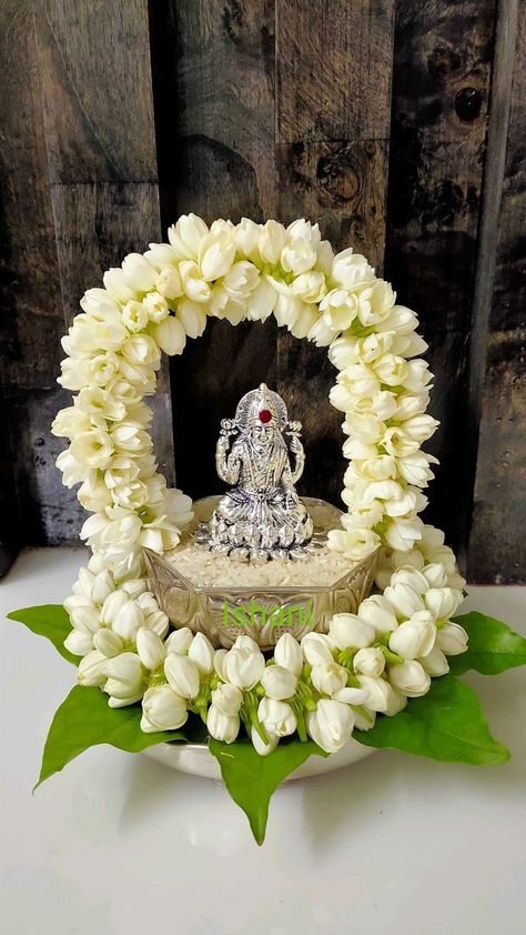 Lakshmi Ganesh Rangoli, Puja Flower Decoration, Mandir Flower Decoration, Flower Decoration For Pooja, Varamahalakshmi Decoration Ideas, Pooja Room Decoration Ideas, Varalakshmi Pooja Decoration, Pooja Room Decor, Puja Decoration