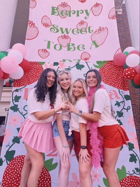 https://pin.it/4I9SfutUX Fall Sorority Recruitment Themes, Fruit Bid Day Theme, Strawberry Sorority Theme, Strawberry Bid Day Theme, Strawberry Sorority, Bid Day Themes Unique, Bidday Themes, Sorority Activities, Sorority Recruitment Themes