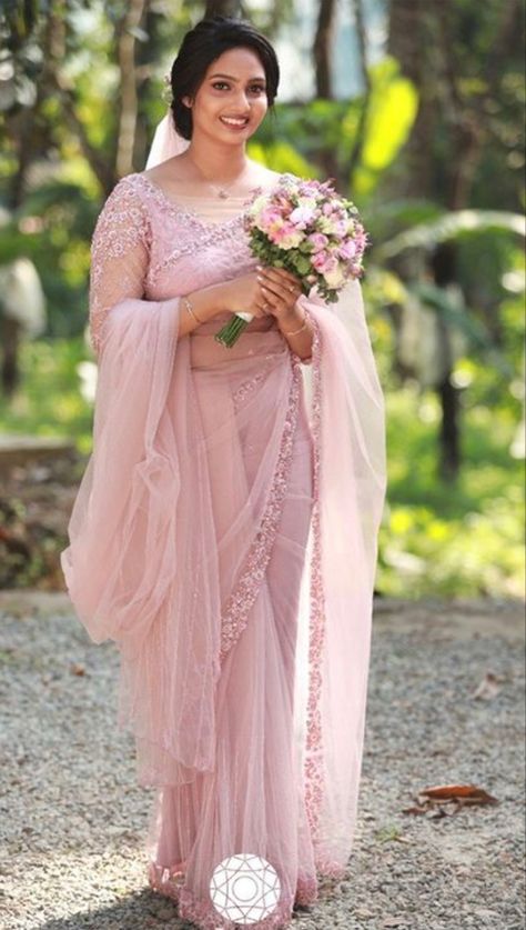 Christian Wedding Saree Collection, Engagement Saree Look, Bd Dress, Brides Attire, Net Saree Blouse Designs, Engagement Dress For Groom, Farewell Saree, Christian Wedding Dress, Kerala Wedding Saree