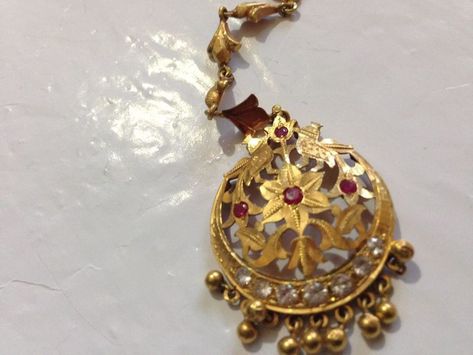 Gold Maang Tika Design, Maang Tika Gold Design, Tika Jewelry Gold, Maang Tikka Bridal Gold, Tika Design, Gold Tikka, Tikka Jewelry, Jewelry Necklace Simple, Maang Tika