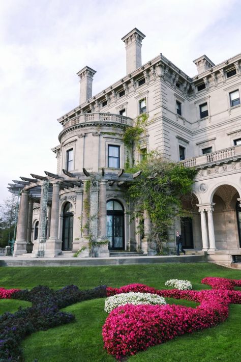 Newport Ri Aesthetic, Newport Rhode Island Mansions, Newport Bachelorette, Newport Ri Mansions, Breakers Mansion, Beaux Arts Architecture, Rhode Island Mansions, Preppy Home, Newport Mansions