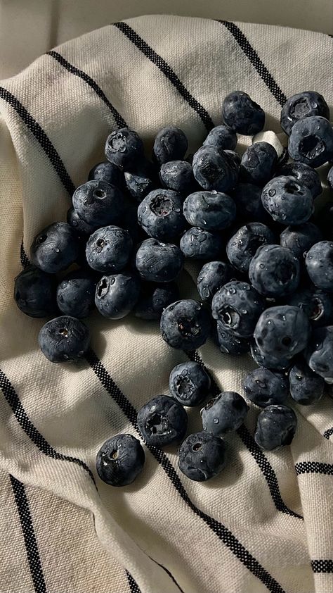 Blue Berries Aesthetic, Blueberries Aesthetic, Blueberry Images, Blueberry Aesthetic, Cheesecake Blueberry, Grow Blueberries, Cake Blueberry, Growing Blueberries, Berry Good