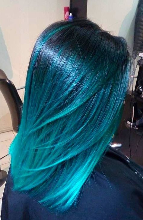 Dark Skin Eyeshadow, Turquoise Hair Color, Pelo Color Vino, Blue Bob, Creative Hair Color, Teal Hair, Turquoise Hair, Beautiful Natural Hair, Beautiful Hair Color