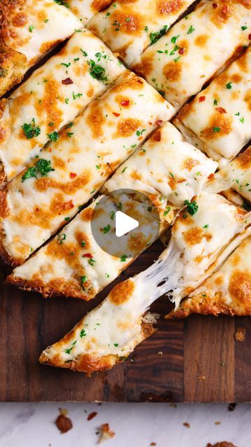 How To Make Garlic Bread, Hawaiin Bread, Garlic Cheese Bread Recipe, Cheese Garlic Bread Recipe, Cheese Garlic Bread, Salty Recipes, Make Garlic Bread, Vegetarian Ideas, Bread Ideas