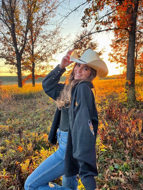 Fall country photoshoot pose Fall Cowgirl Photoshoot, Fall Cowgirl, Country Photoshoot, Cowgirl Photoshoot, Photoshoot Pose, Fall Country, Fall Photoshoot, Photoshoot Poses, Quick Saves